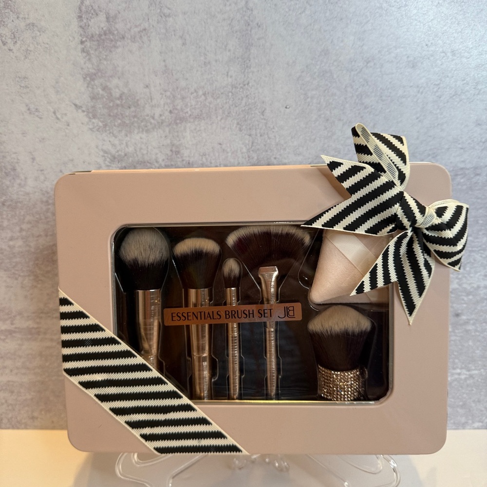 Essentials Brush Set - Black and Brown